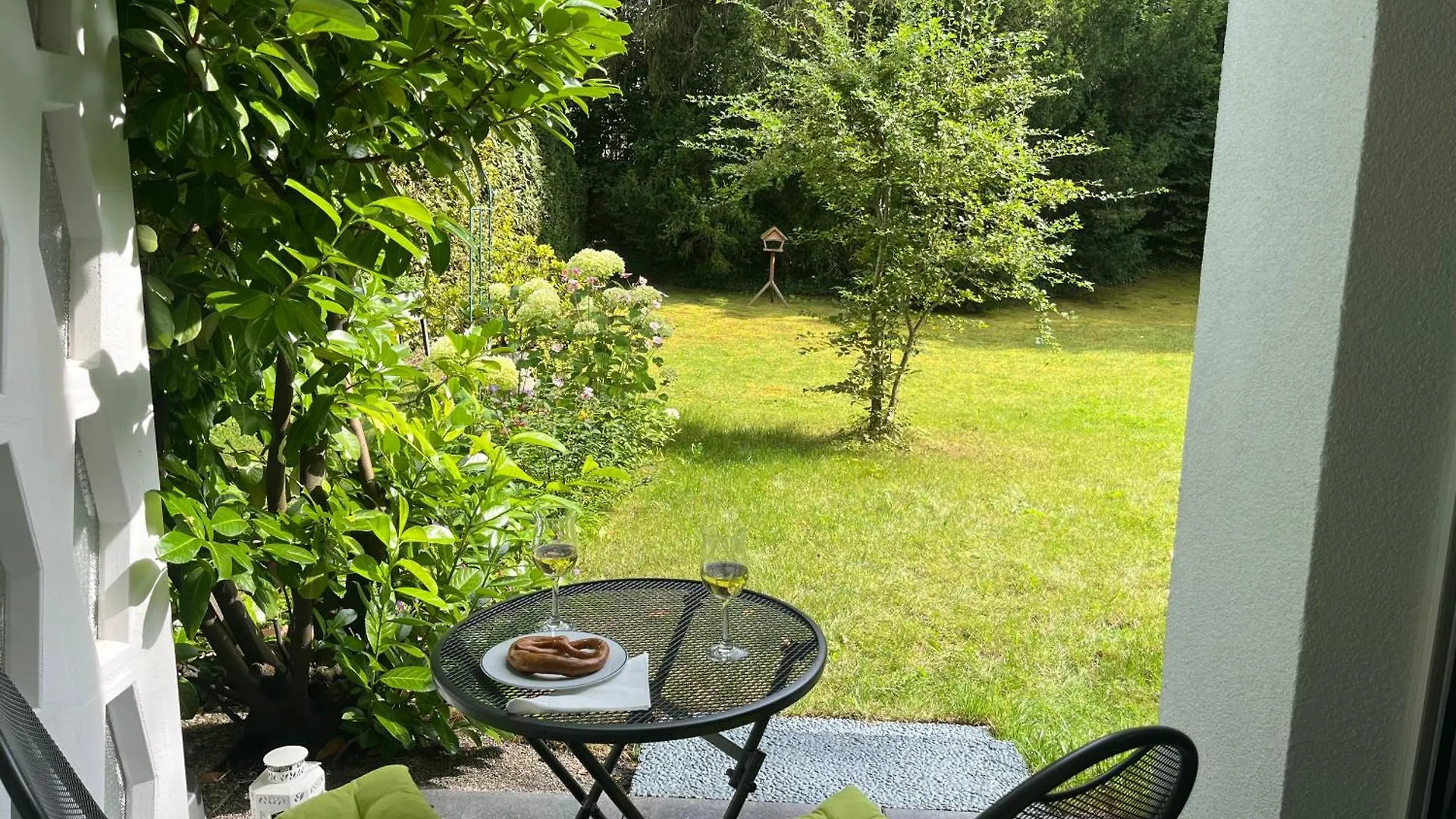 Modern Studio With Garden Near Isar River, Munich Apartment
