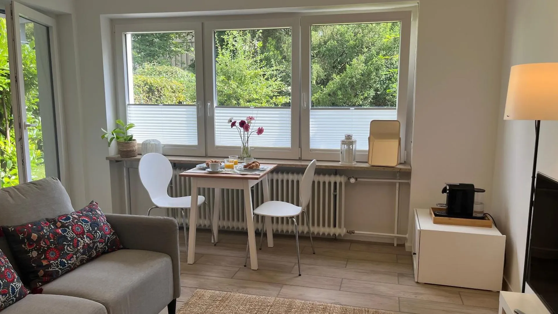 Modern Studio With Garden Near Isar River, Munich Apartment